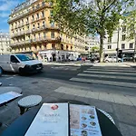 Cozy In Le Marais Paris